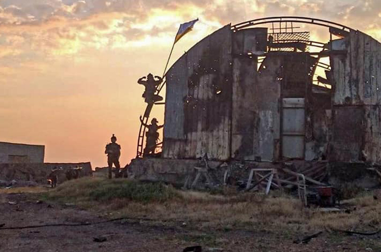 фото ССО України В ЗСУ розповіли, як їм вдалося встановити прапор на острові Зміїний