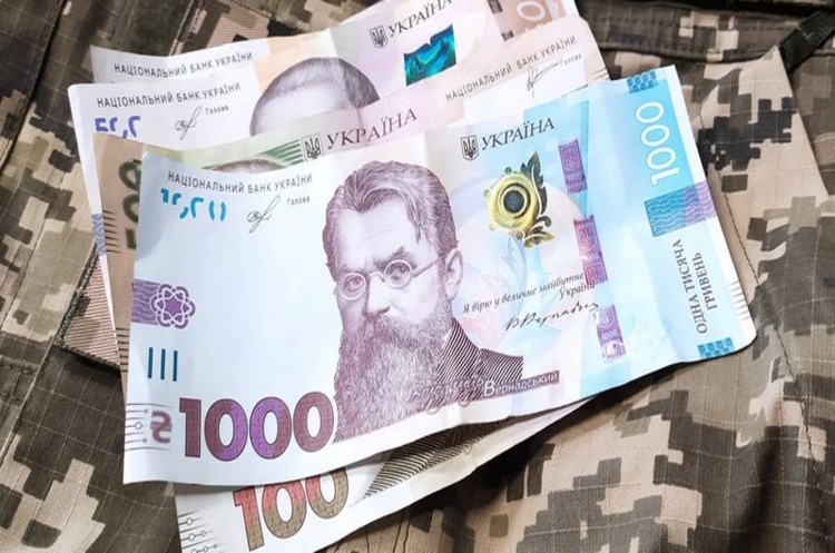 Українських воїнів звільнили від сплати військового збору: Зеленський підписав закон Українських воїнів звільнили від сплати військового збору: Зеленський підписав закон