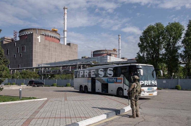 Окупанти увірвалися до приміщень з обмеженим доступом на Запорізькій АЕС, щоби відзняти пропагандистське «інтерв`ю» Окупанти увірвалися до приміщень з обмеженим доступом на Запорізькій АЕС, щоби відзняти пропагандистське «інтерв`ю»