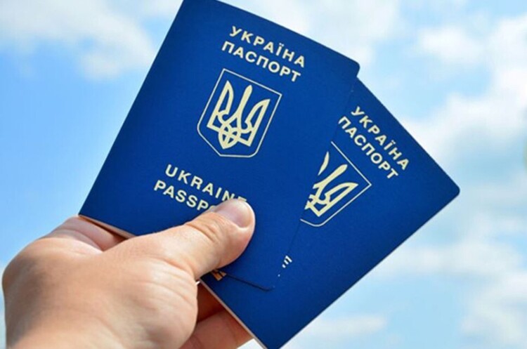 Зеленський обіцяє розглянути впровадження обов'язкового іспиту для набуття українського громадянства Зеленський обіцяє розглянути впровадження обов'язкового іспиту для набуття українського громадянства