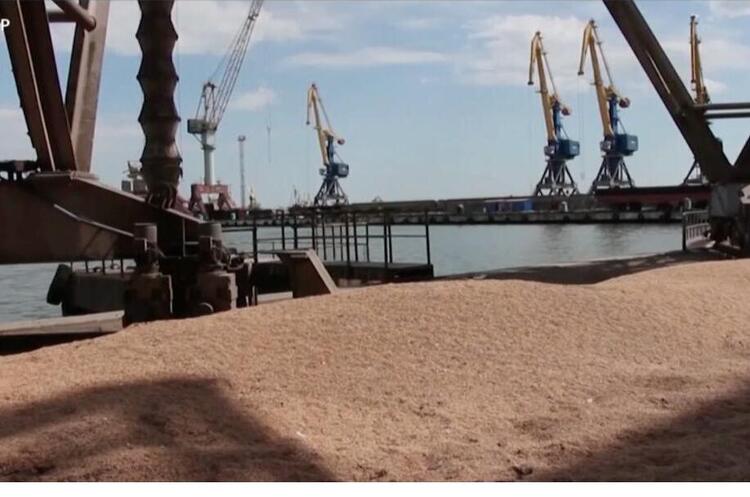 “Схеми” розслідували, як судна вивозять крадене українське зерно через Крим і підробляють документи “Схеми” розслідували, як судна вивозять крадене українське зерно через Крим і підробляють документи
