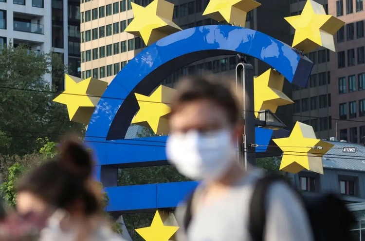 The dollar becomes more expensive than the euro for the first time since December 2002 The dollar becomes more expensive than the euro for the first time since December 2002