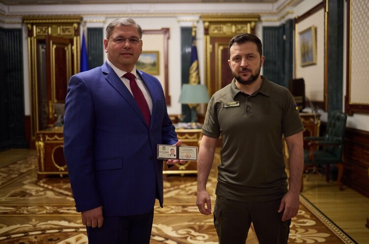 Зеленський призначив Руслана Запаранюка головою Чернівецької ОДА замість Сергія Осачука Зеленський призначив Руслана Запаранюка головою Чернівецької ОДА замість Сергія Осачука