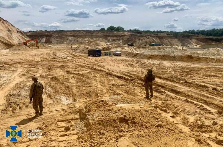 СБУ на місці незаконного видобутку природних ресурсів Збитки довкіллю за пів року становлять 742,7 млн грн