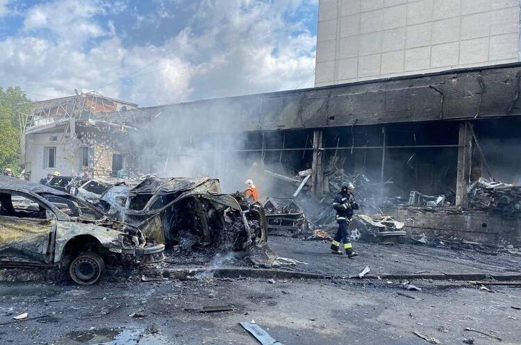 ОНОВЛЕНО: Ворог завдав ракетного удару по центру Вінниці ОНОВЛЕНО: Ворог завдав ракетного удару по центру Вінниці