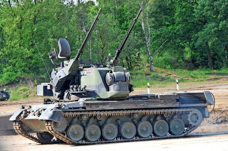Українські військові почали навчання управлінню зенітними установками Gepard Українські військові почали навчання управлінню зенітними установками Gepard