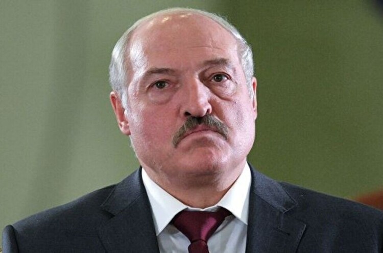 Самопроголошений президент Білорусі Олександр Лукашенко Агентство Fitch знизило довгостроковий рейтинг Білорусі до обмеженого дефолту