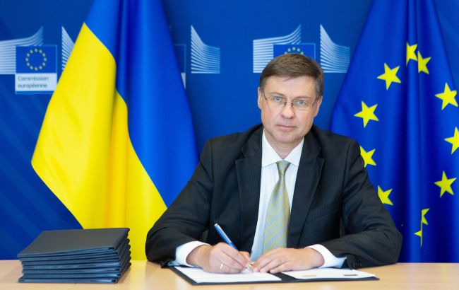 Віцепрезидент Єврокомісії Валдіс Домбровскіс Україна та ЄС підписали меморандум щодо виділення 1 млрд євро макрофінансової допомоги