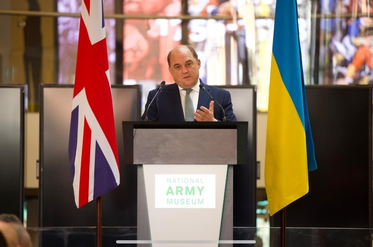 Министр обороны Великобритании Бен Уоллес Великобритания усилит военную помощь Украине