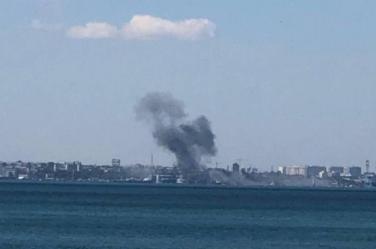 Оновлено: росіяни атакували двома ракетами Одеський порт – ОК «Південь» Оновлено: росіяни атакували двома ракетами Одеський порт – ОК «Південь»