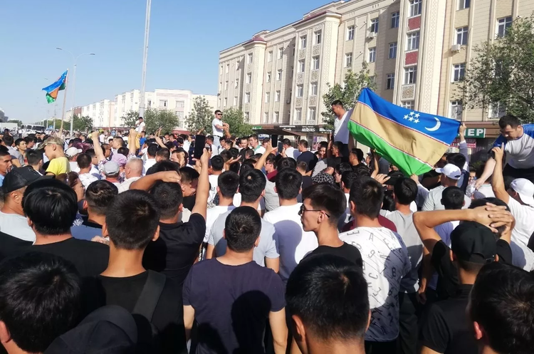 Узбекистан пригрозив в’язницею громадянам, які братимуть участь у російському вторгненні в Україну Узбекистан пригрозив в’язницею громадянам, які братимуть участь у російському вторгненні в Україну