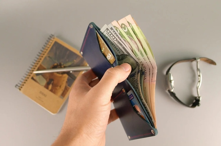 Реальні зарплати українців цьогоріч зменшаться на 27% у зв'язку з інфляцією Реальні зарплати українців цьогоріч зменшаться на 27% у зв'язку з інфляцією