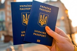 Чоловіки можуть перетнути кордон України з подвійним громадянством лише після припинення українського