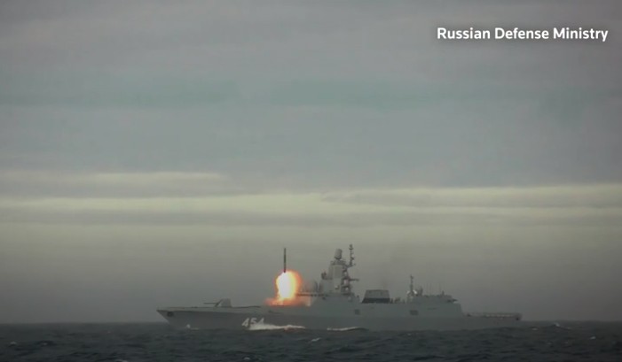Запуск ракети "Циркон" «Долітає до Вашингтона за 5 хвилин»: росія знову лякає Захід ядерною зброєю