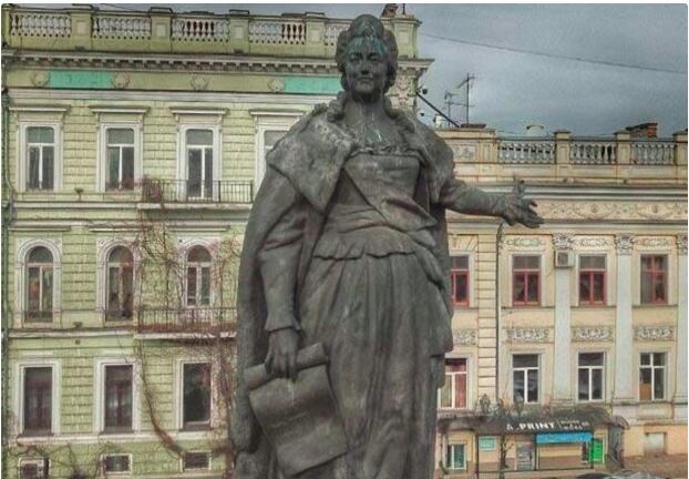 Зеленський відреагував на петицію про знесення пам'ятника Катерині ІІ в Одесі, яка набрала достатньо голосів Зеленський відреагував на петицію про знесення пам'ятника Катерині ІІ в Одесі, яка набрала достатньо голосів