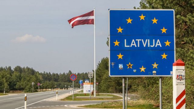 Латвія призупинила видачу росіянам будь-яких віз, виняток - участь у похороні близьких