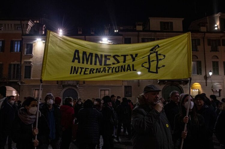 Amnesty International заявила, що шкодує через «заподіяний біль», але не відмовляється від своїх висновків Amnesty International заявила, що шкодує через «заподіяний біль», але не відмовляється від своїх висновків