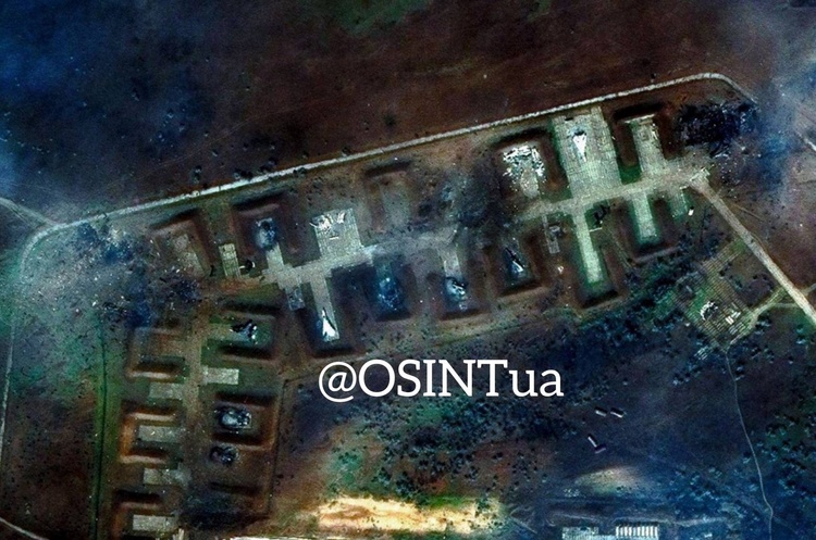 У мережі з'явилися знімки наслідків вибухів у кримському аеродромі