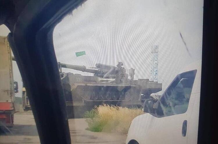 The russians drove the Pion self-propelled gun with the flag of Ukraine to Energodar for provocations - intelligence