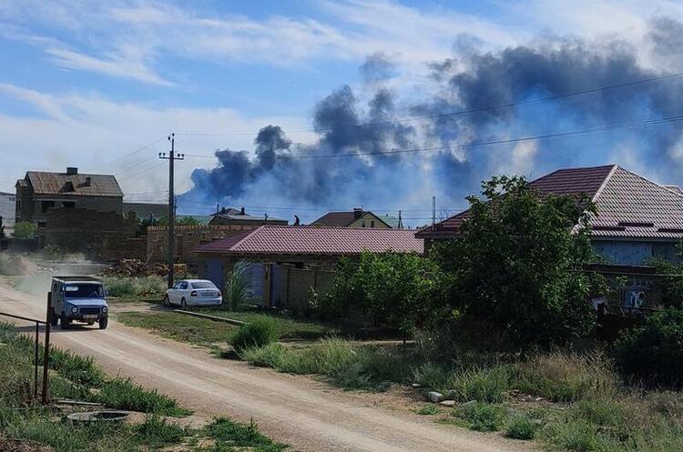 Окупанти хочуть виставити вибухи в Криму як теракти, щоб уникнути визнання рф спонсором тероризму Окупанти хочуть виставити вибухи в Криму як теракти, щоб уникнути визнання рф спонсором тероризму