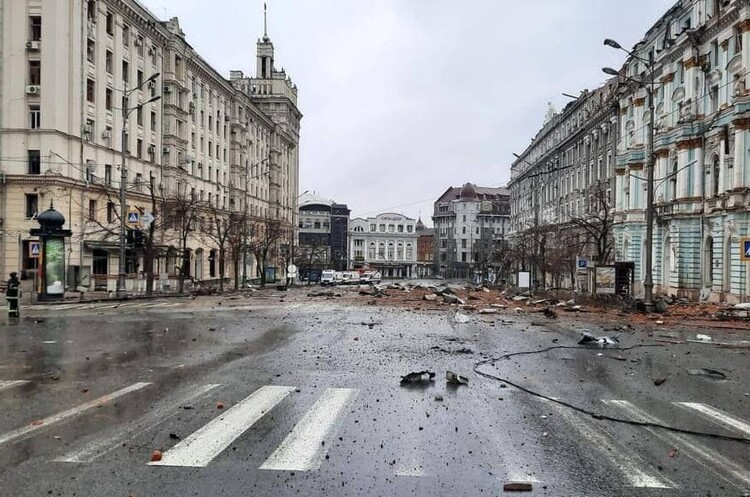 Харків Ворог щодня обстрілює Харків, щоб притримати там українські сили – британська розвідка