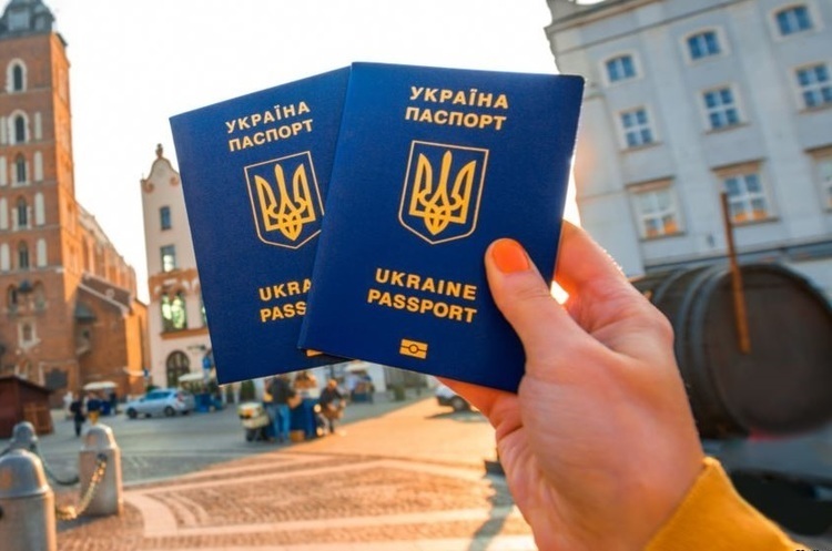 Уряд дозволив з 1 вересня виїзд за кордон деяких працівників експортних компаній Уряд дозволив з 1 вересня виїзд за кордон деяких працівників експортних компаній