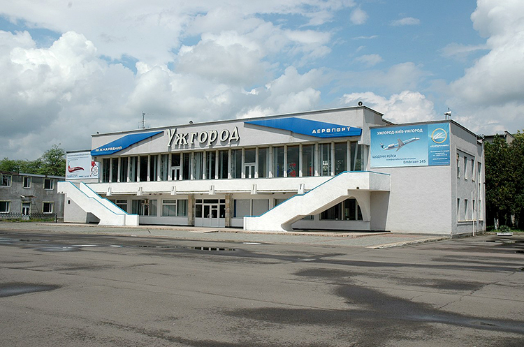 Летіти чи ні: чи запускати цивільні авіарейси з аеропорту «Ужгород»