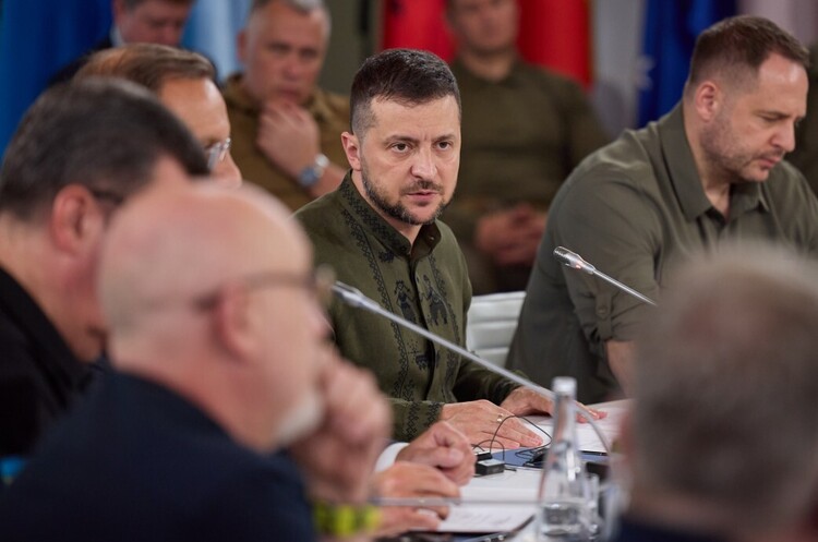 Зеленський: «Все почалося з Криму, і Кримом все й закінчиться» Зеленський: «Все почалося з Криму, і Кримом все й закінчиться»