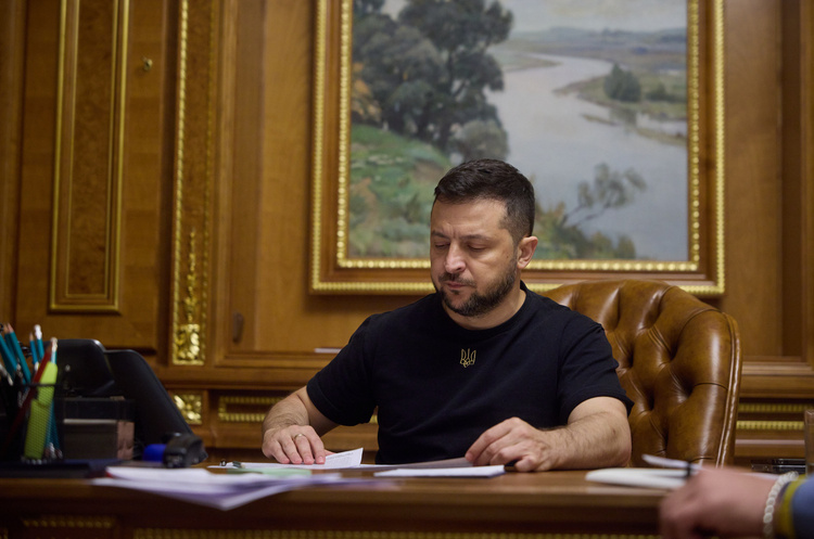 Президент Володимир Зеленський Зеленський обговорив з Байденом кроки України на шляху до перемоги