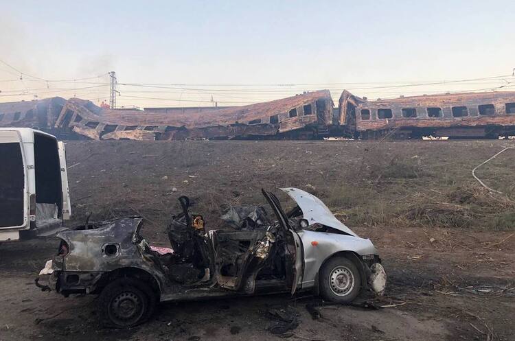 Ворог вдарив ракетами по залізничній станції Чаплине на Дніпропетровщині: загинули 15 людей Ворог вдарив ракетами по залізничній станції Чаплине на Дніпропетровщині: загинули 15 людей