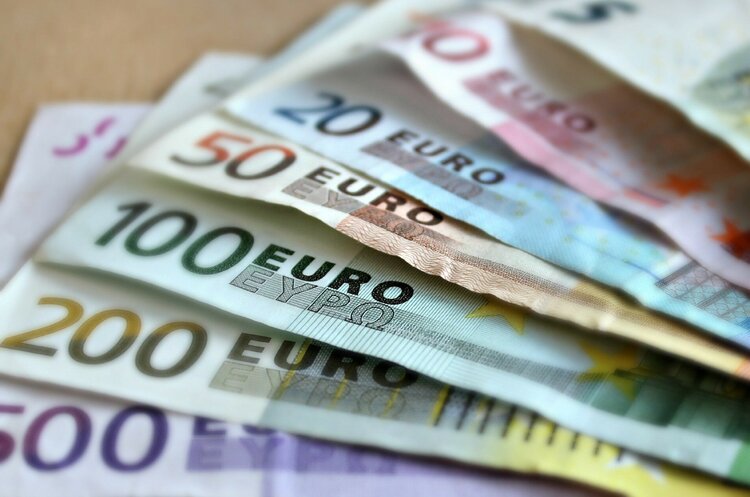 Курси валют на 30 серпня: гривня укріплюється Курси валют на 30 серпня: гривня укріплюється