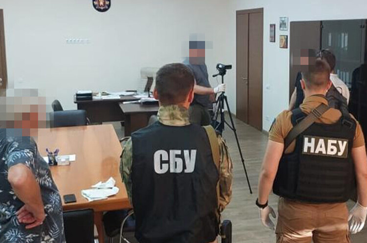СБУ та НАБУ розслідують можливе незаконне привласнення гумдопомоги посадовцями Запоріжжя СБУ та НАБУ розслідують можливе незаконне привласнення гумдопомоги посадовцями Запоріжжя