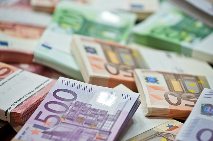 Країни ЄС схвалили виділення Україні 5 млрд євро макрофіну Країни ЄС схвалили виділення Україні 5 млрд євро макрофіну