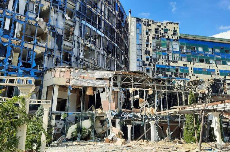 Внаслідок обстрілу Харкова постраждали 14 людей Внаслідок обстрілу Харкова постраждали 14 людей