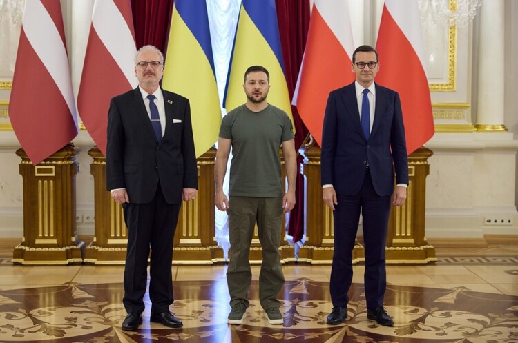 Україна і Польща домовилися про створення спеціального хабу для ремонту військової техніки Україна і Польща домовилися про створення спеціального хабу для ремонту військової техніки