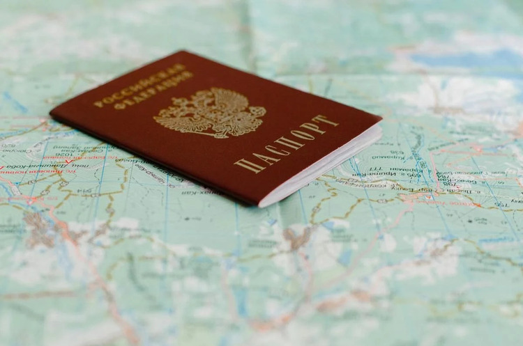 Єврокомісія радить державам ЄС ретельно переглянути вже видані росіянам візи й не надавати їм багаторазові дозволи на поїздки Єврокомісія радить державам ЄС ретельно переглянути вже видані росіянам візи й не надавати їм багаторазові дозволи на поїздки