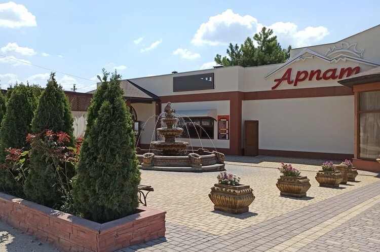 фото theins.ru У Бахчисараї закрили ресторан, де на весіллі увімкнули українську пісню