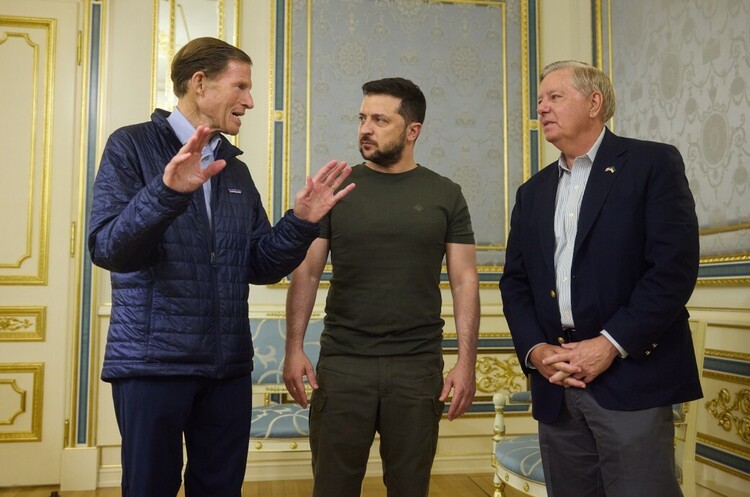 Сенатори Блюменталь і Грем з візитом у Києві 7 липня В Сенаті США зареєстрували законопроект про визнання росії країною-спонсором тероризму
