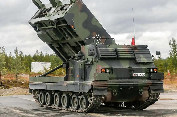 Пускова установка РСЗВ Mars II Німеччина анонсувала передачу Україні ще двох РСЗВ Mars II та 50 бронемашин Dingo