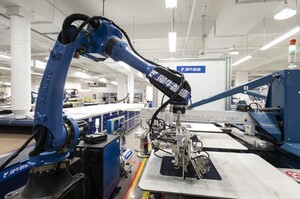 Китай активізує роботизацію підприємств через скорочення доступності дешевої робочої сили – WSJ