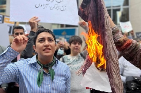 «Хіджабний бунт»: як криваві нічні протести охоплюють Іран