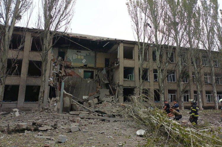 The ruscists attacked school in Mykolaivka when people were there