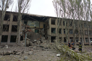 Рашисти обстріляли школу в Миколаївці, коли там були люди
