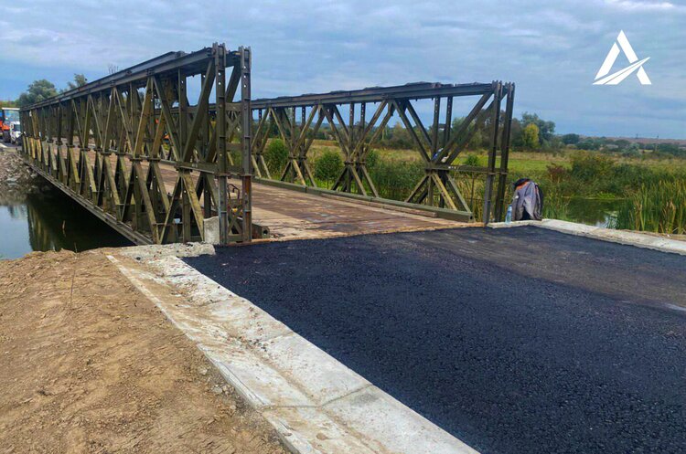 На дорозі Черкаси – Кременчук встановили металевий міст через Росаву