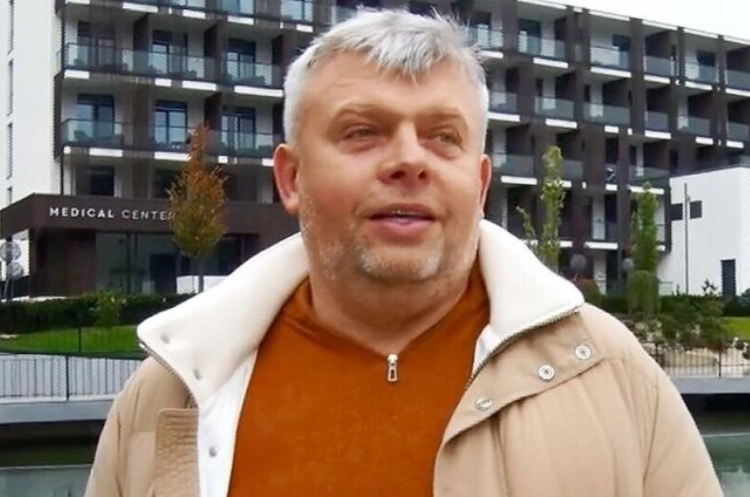 Григорій Козловський, президент ФК «Рух» Григорій Козловський, президент ФК «Рух», долучився до акції Романа Зозулі «Народний байрактар»