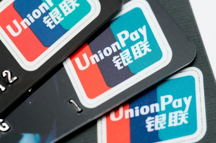 Найбільший банк Іспанії припиняє обслуговування виданих у росії карток Union Pay