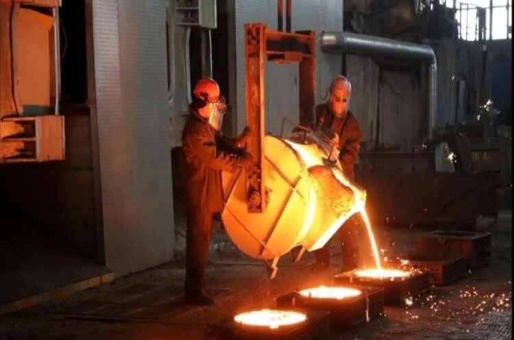 Виробництво металу в Україні скоротилося втричі від початку року
