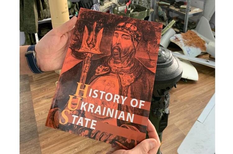 @serhiyprytula Притула відправив Ілону Маску підручник історії, куплений за донати українців
