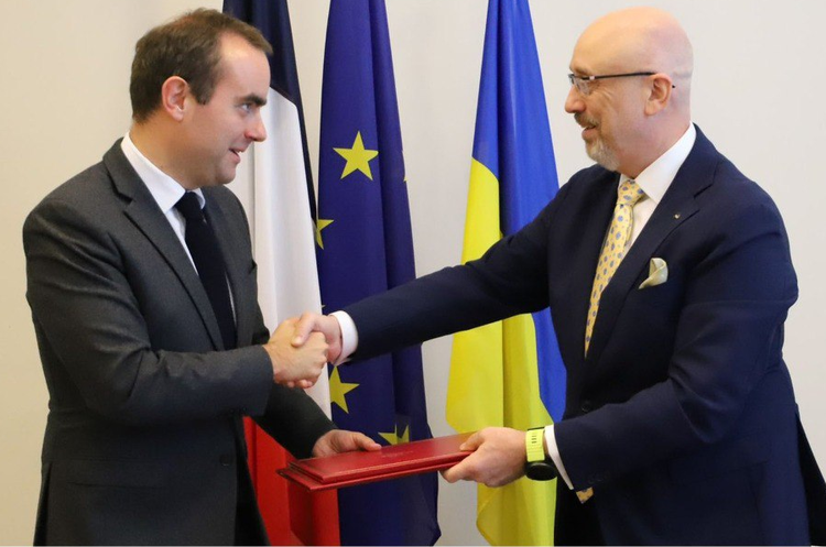 Україна та Франція підписали угоду у сфері безпеки й оборони Україна та Франція підписали угоду у сфері безпеки й оборони