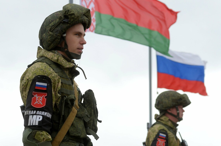 білорусь заявляє про прибуття перших ешелонів 	«регіонального угруповання» з російськими солдатами
